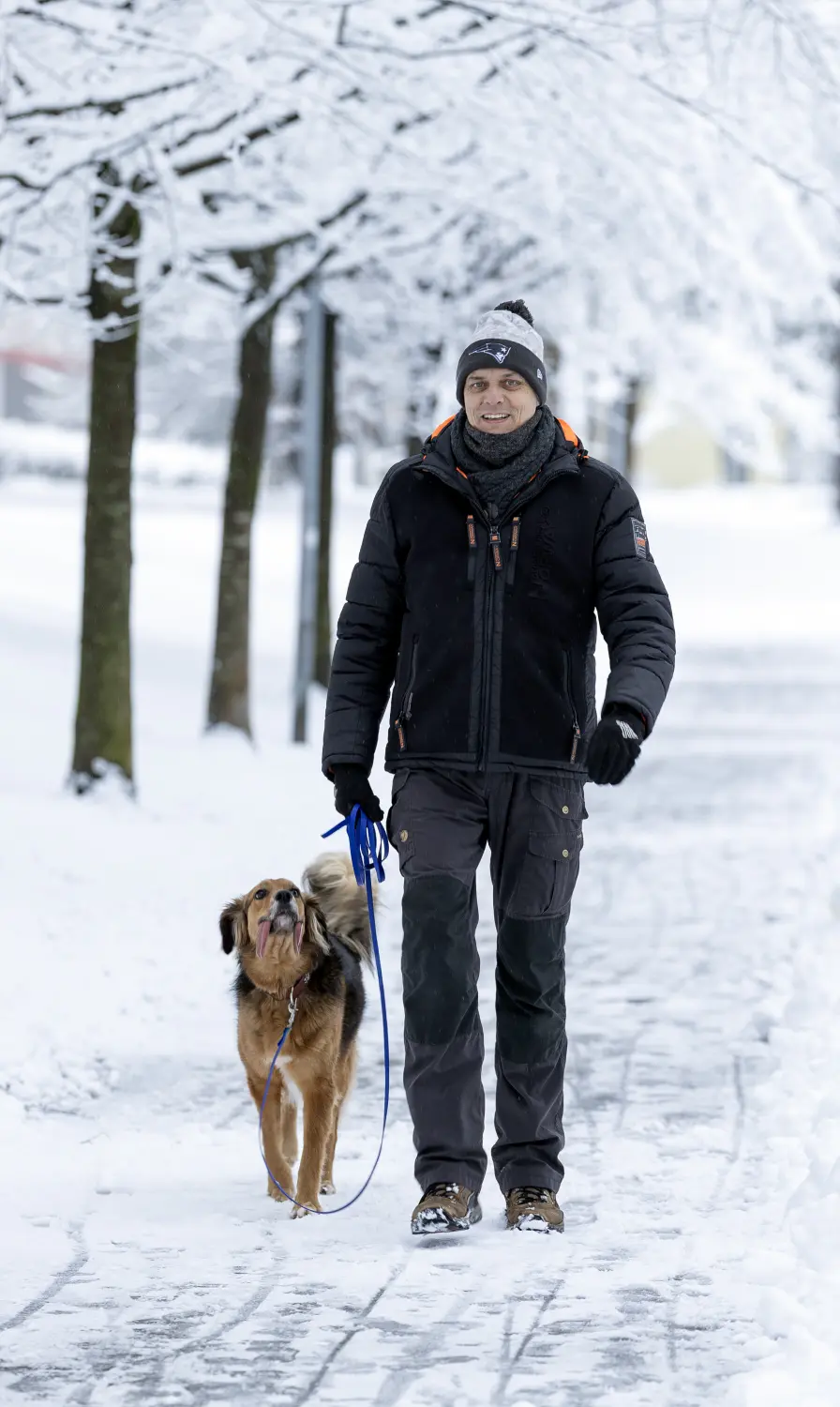 Paulchens_Hundeschule / Hunde-und Tierfotografie - Hundetraining und Fotografie - Ralf Willing geht mit den Hunden spazieren