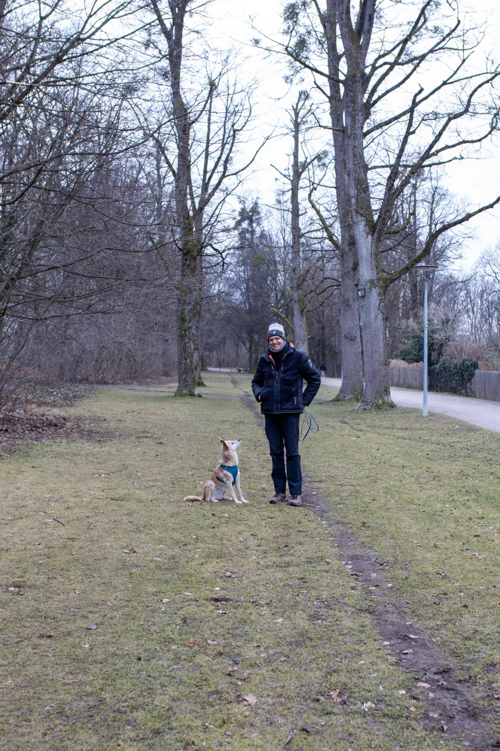 Paulchens_Hundeschule / Hunde-und Tierfotografie - Hundetraining und Fotografie - Ralf Willing geht mit den Hund spazieren